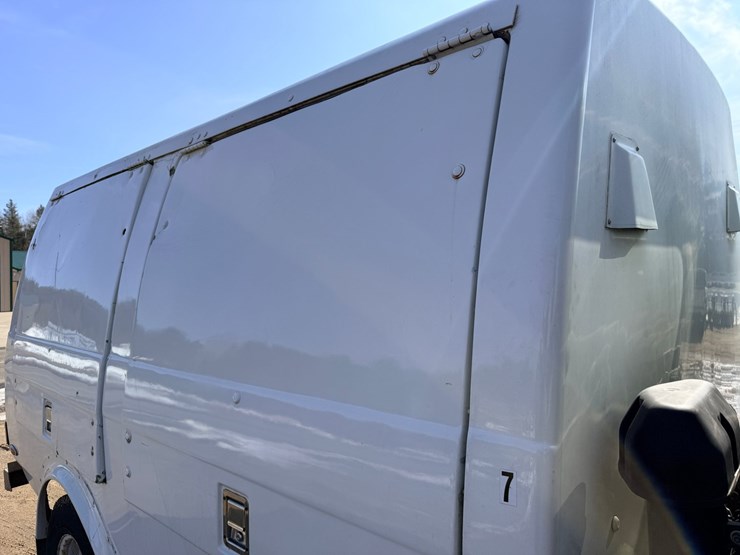 2001-isuzu-npr-image-20