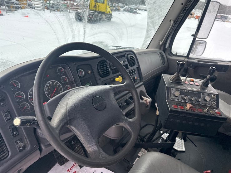 2009-caterpillar-c13-image-36