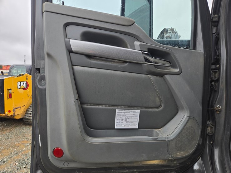 2017-kenworth-t680-image-67