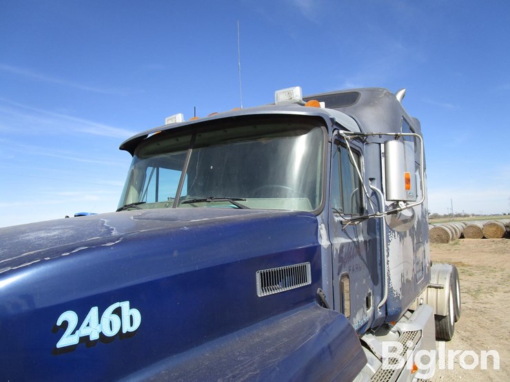 2001-mack-ch613-image-17