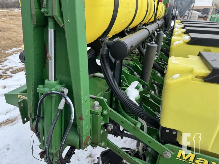 john-deere-1750-image-11