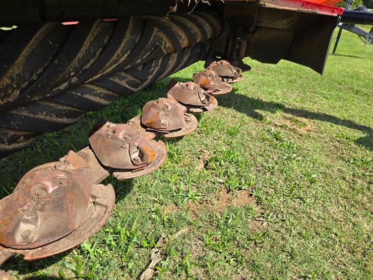 2022-new-holland-210-image-41