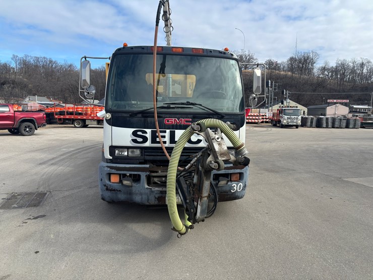 2005-gmc-t7500-image-6