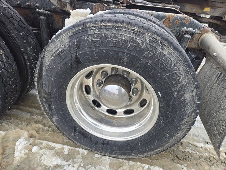 peterbilt-579-image-105