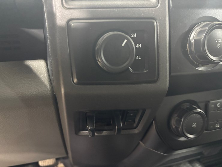 2022-ford-f550-sd-image-49