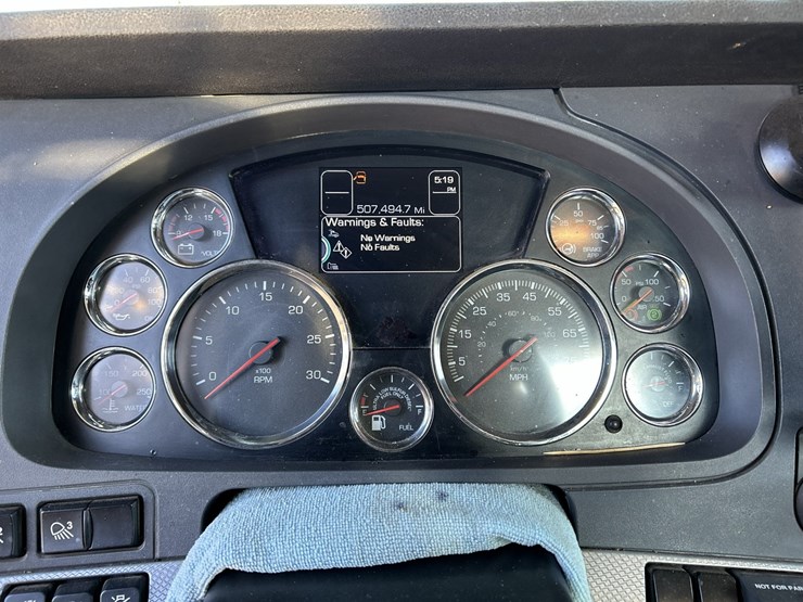 2020-kenworth-t880-image-65