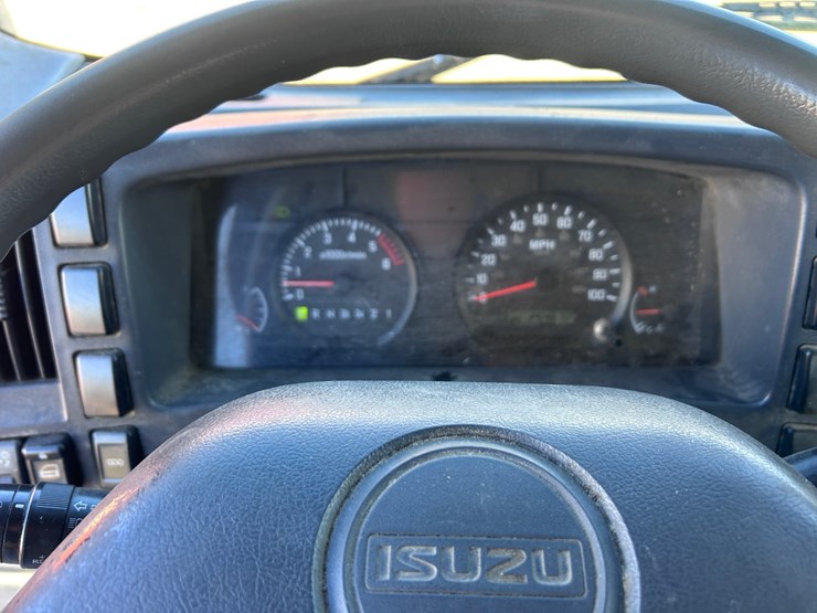 2012-isuzu-npr-image-47