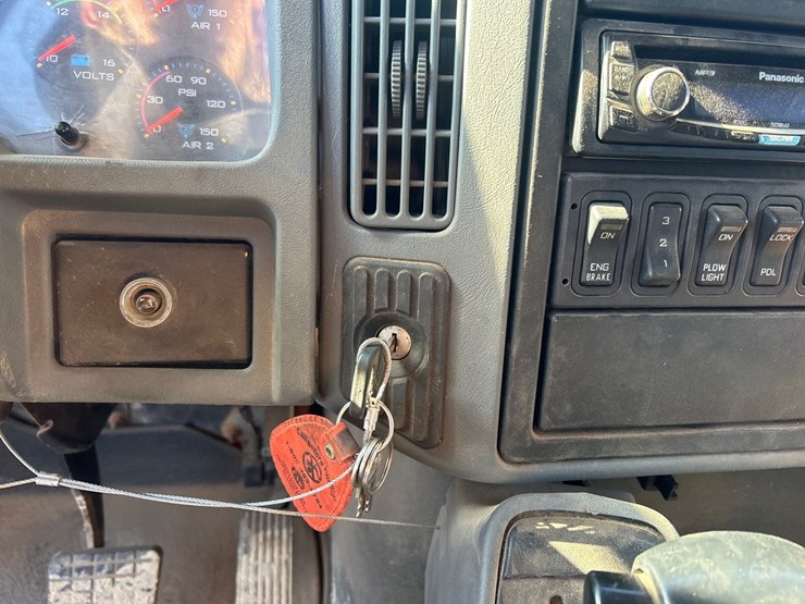 2006-international-7400-image-61