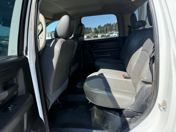 #1064-•-2015-ram-5500-heavy-duty-service-truck-image-21