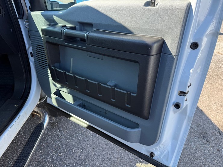 2014-ford-f550-xl-image-22