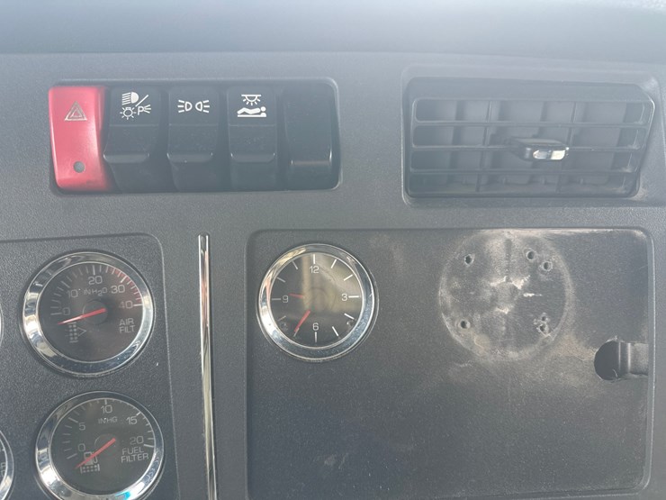 2020-kenworth-t680-image-50