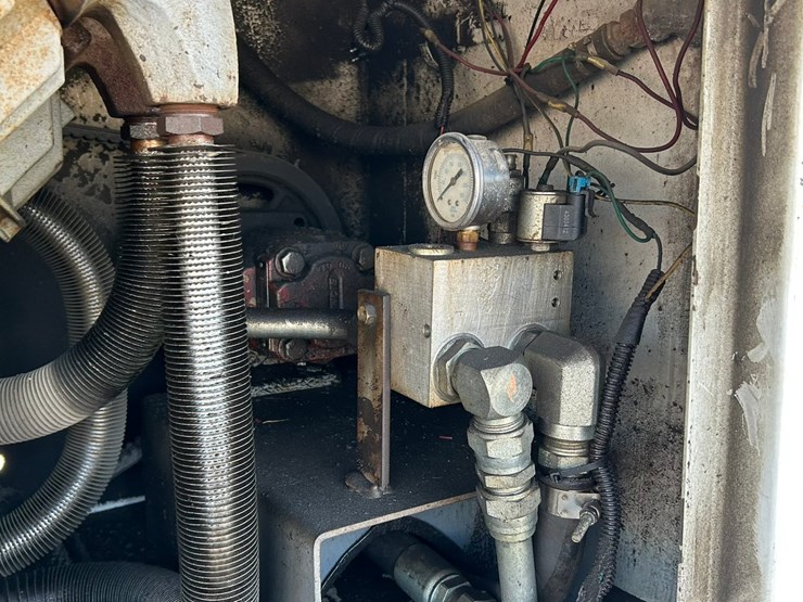 peterbilt-365-image-24