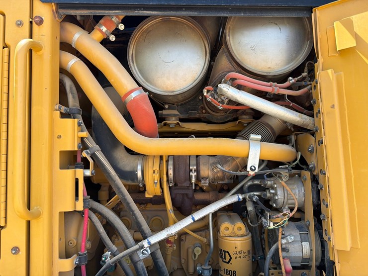 2018-caterpillar-12m3-image-80