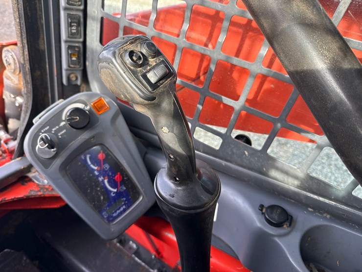 kubota-ssv65-image-31