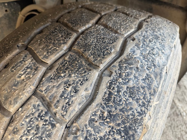 #1049-•-2005-mack-granite-tri-axle-dump-image-67