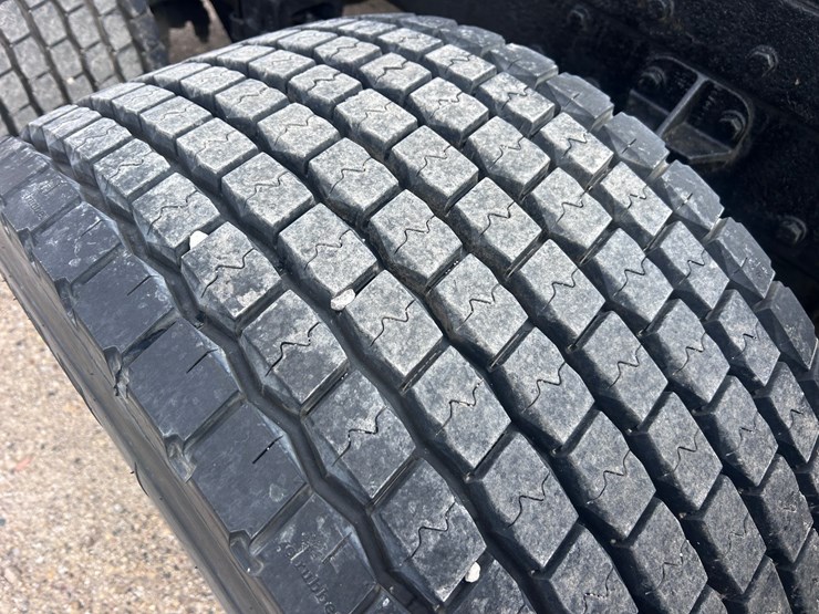 1999-peterbilt-379-image-89