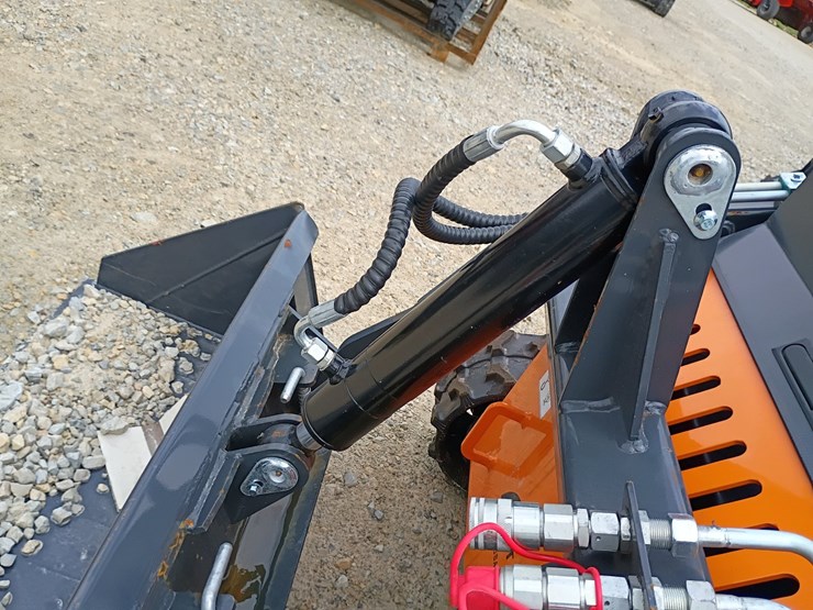 #23944-•-2025-arteer-qb-480-mini-skid-steer-image-23