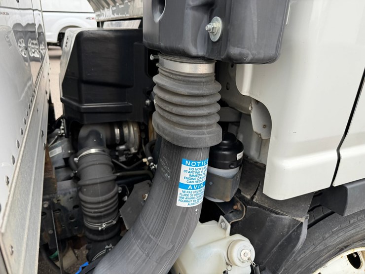 2019-isuzu-nrr-image-45