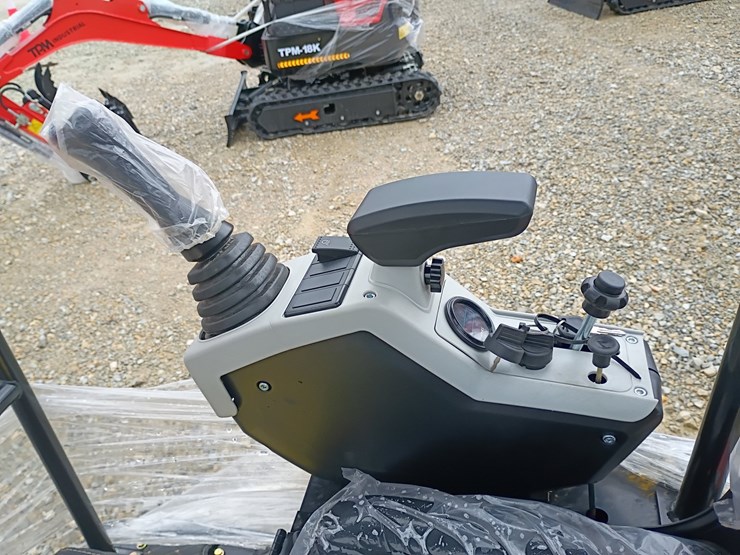 #l19-008-•-2026-tpm-18bs-mini-excavator-image-15