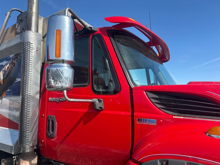 2012-international-7600-image-15