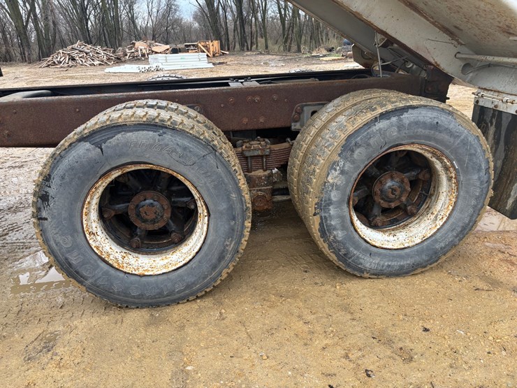 1997-ford-lt8000-image-92