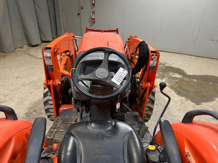 kubota-la724-image-19