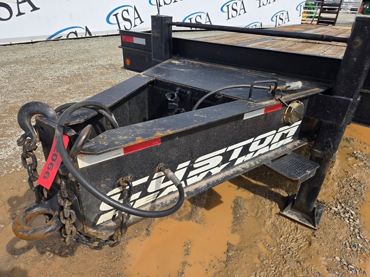 2013-massey-ferguson-8-image-10