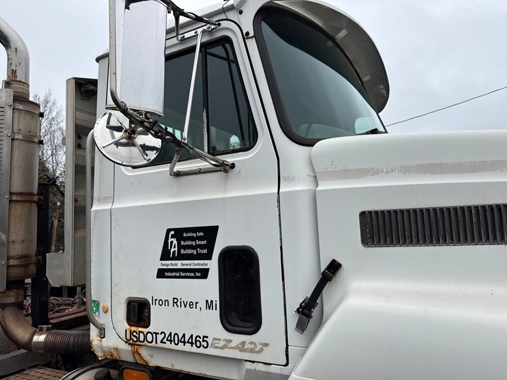 1996-mack-ch613-image-40