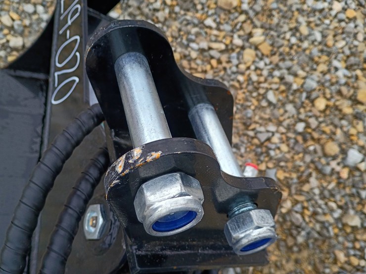 #l19-020-•-tpm-32"-bucket-mini-excavator-attachment-image-6