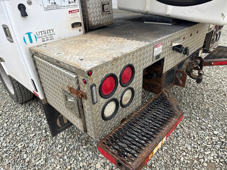 2015-ford-f550-image-26