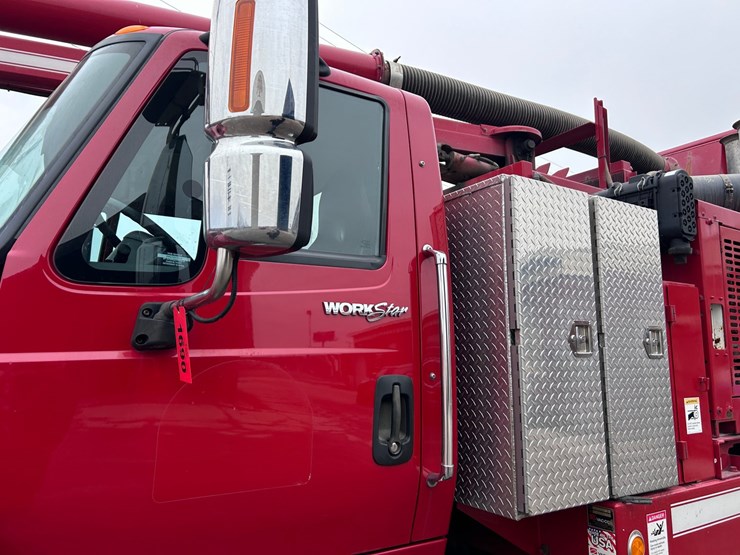 #1690-•-2013-international-7500-6x4-hydro-excavation-truck-image-14