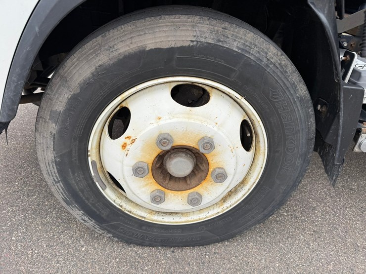 2019-isuzu-nrr-image-49