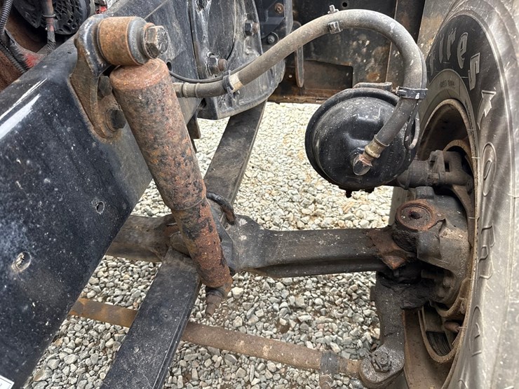 2018-freightliner-122sd-image-21