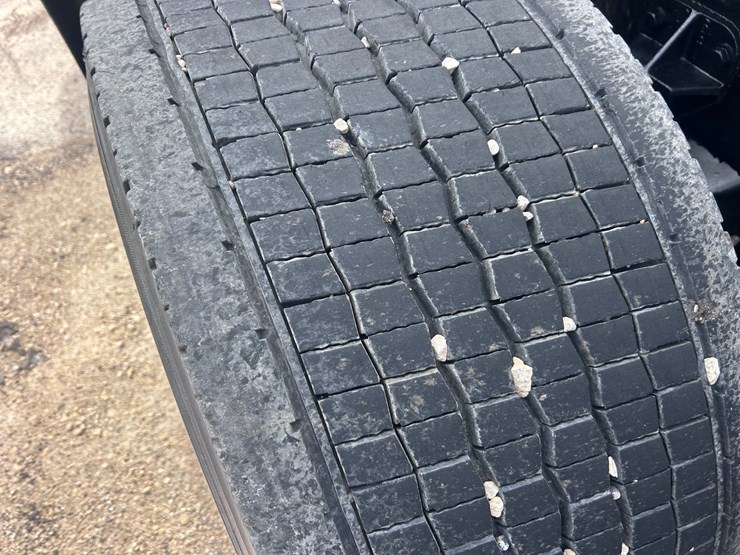 2000-peterbilt-379-image-80