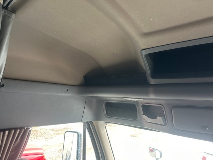 2017-massey-ferguson-8-image-46