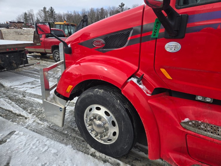 peterbilt-579-image-13