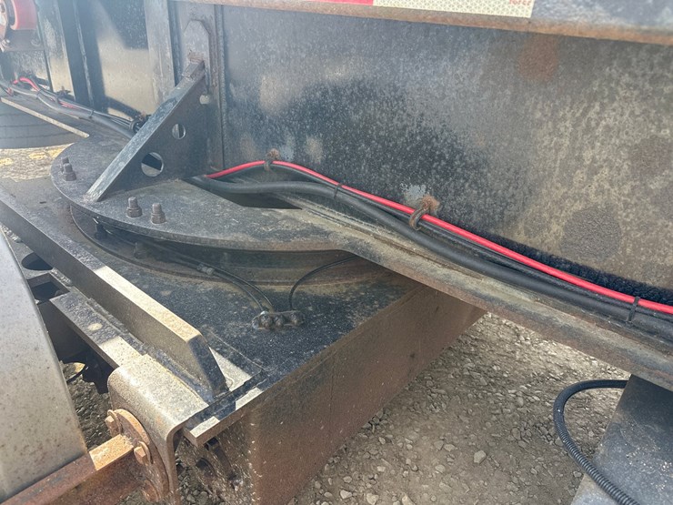 2010-massey-ferguson-8-image-38