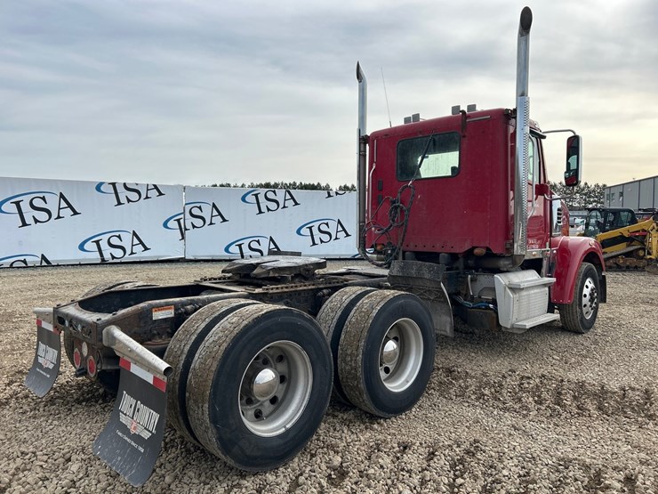 2018-freightliner-122sd-image-5