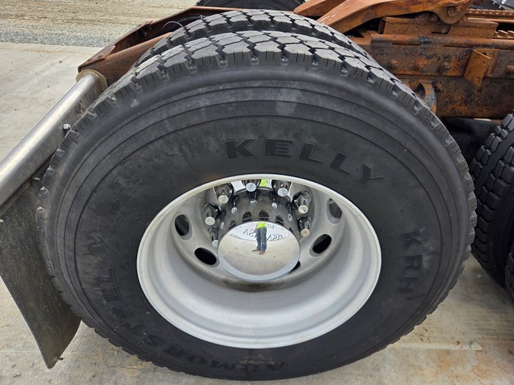 2002-peterbilt-379-image-86