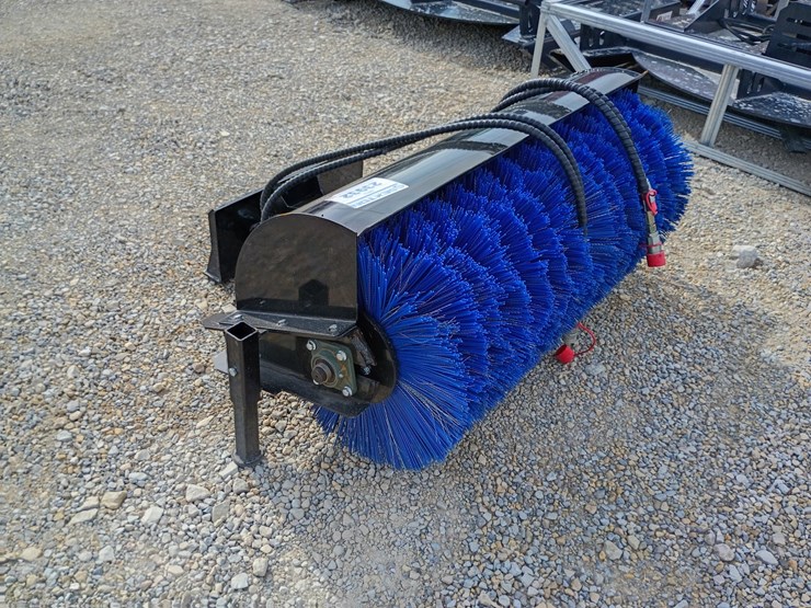 #23932-•-sweeper-mini-skid-steer-attachment-image-8