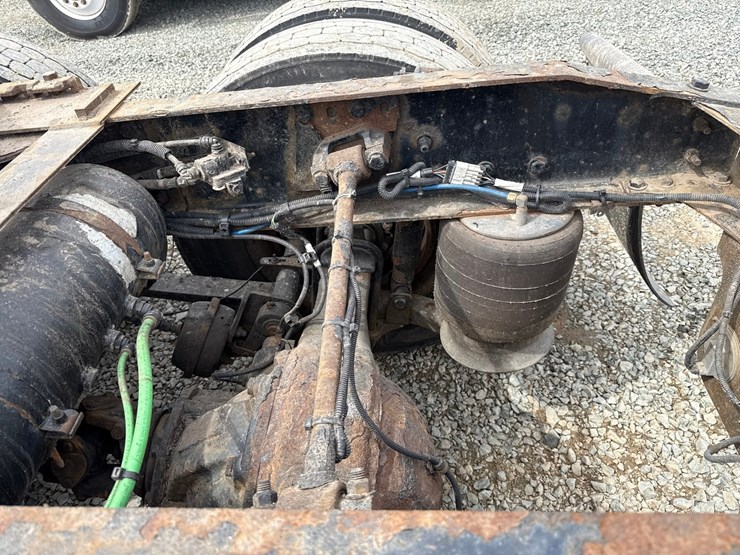 2018-freightliner-122sd-image-52