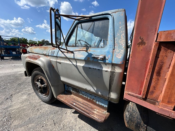 1979-ford-f800-image-8