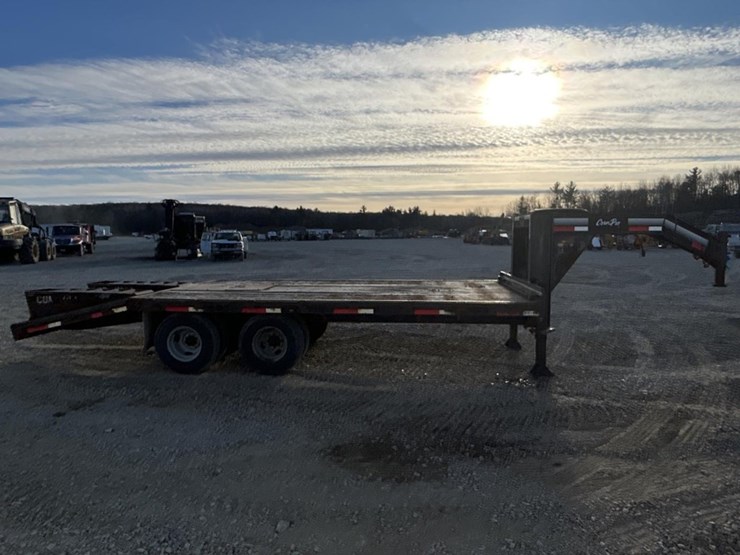 2016-massey-ferguson-8-image-5