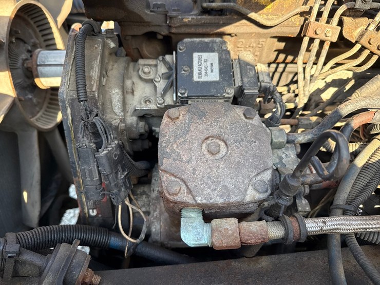 1998-freightliner-fl70-image-12