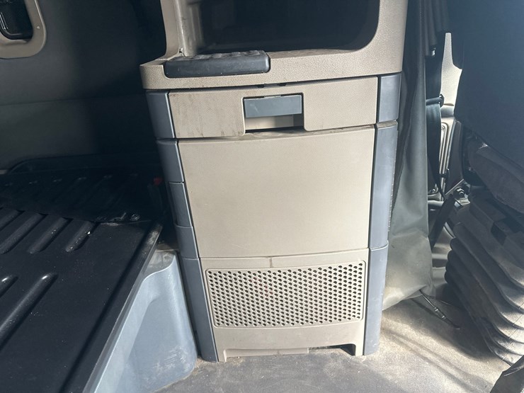 2017-massey-ferguson-8-image-54