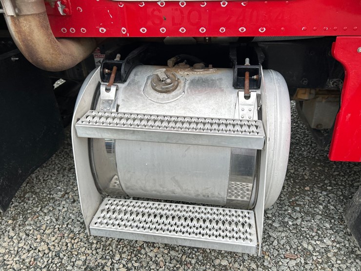 2005-peterbilt-357-image-65