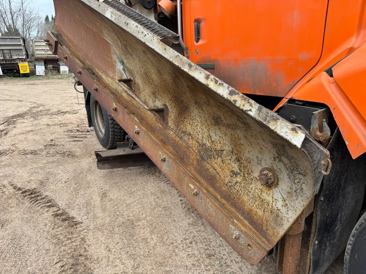 #2168-•-2001-sterling-4x2-snow-plow-truck-image-38