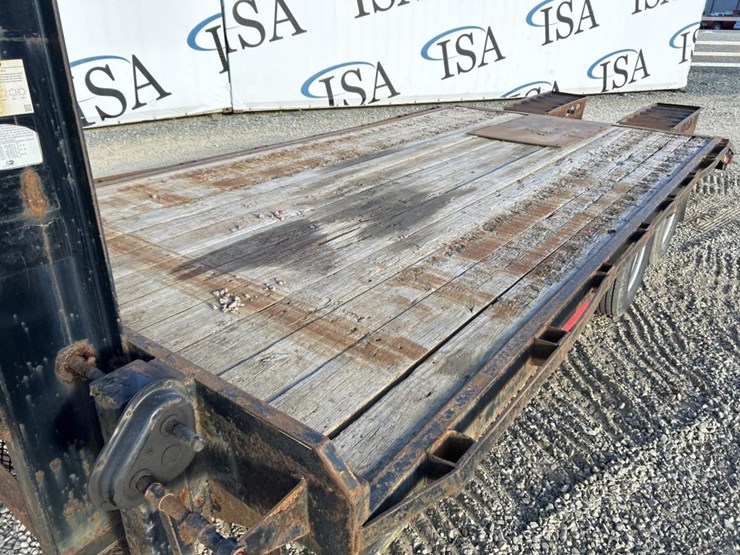 2016-massey-ferguson-8-image-13