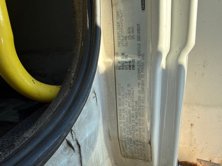 1998-freightliner-fl70-image-75