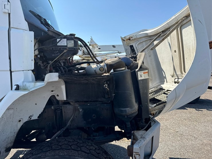 2002-freightliner-fl80-image-18